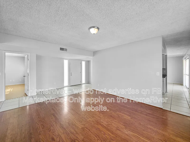 3 bed, 2.0 bath, 2000 sqft, $1,830 — Photo 4