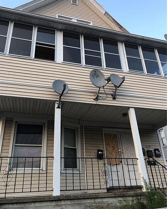 2nd image of 328 Catherine St