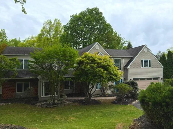 1 Pear Tree Ln, Lafayette Hill, PA 19444