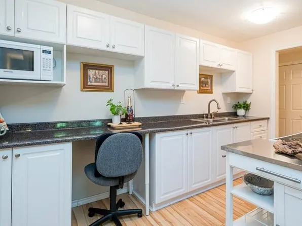 15020 N Bluff Rd #102, White Rock, BC V4B 5A4