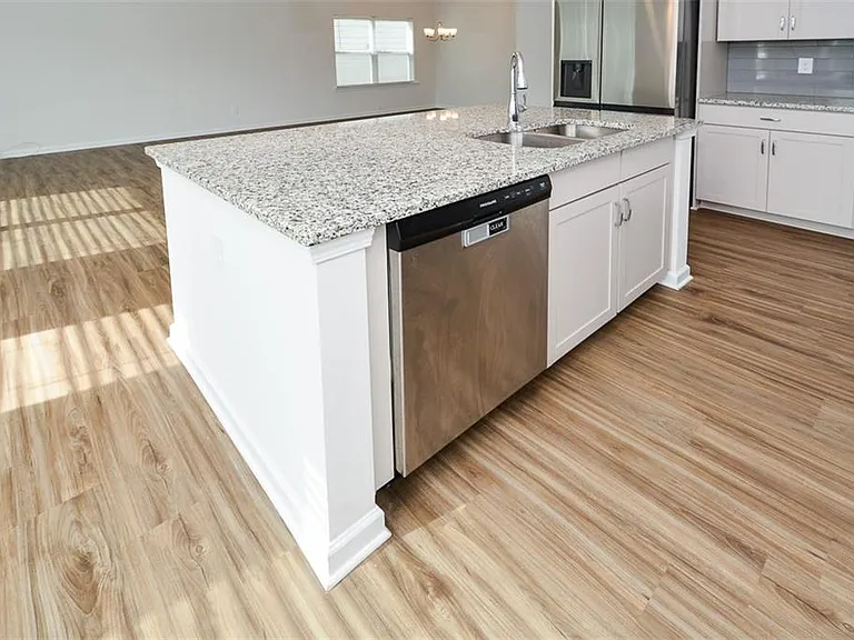 350 Cranston Dr — Photo 14