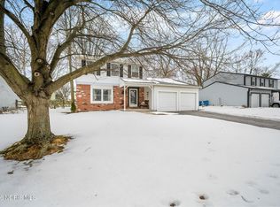 3906 Farmbrook Dr, Sylvania, OH 43560