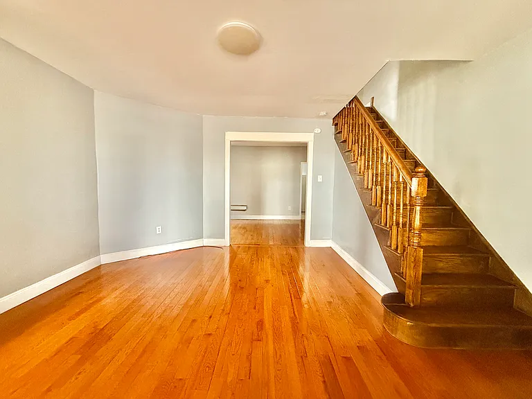 1531 Cottman Ave — Photo 3