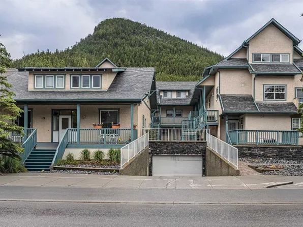 504 NE Banff Ave #8, Banff, AB T1L 1H1