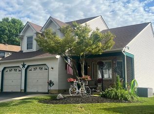 3 Perennial Dr, Fairless Hills, PA 19030