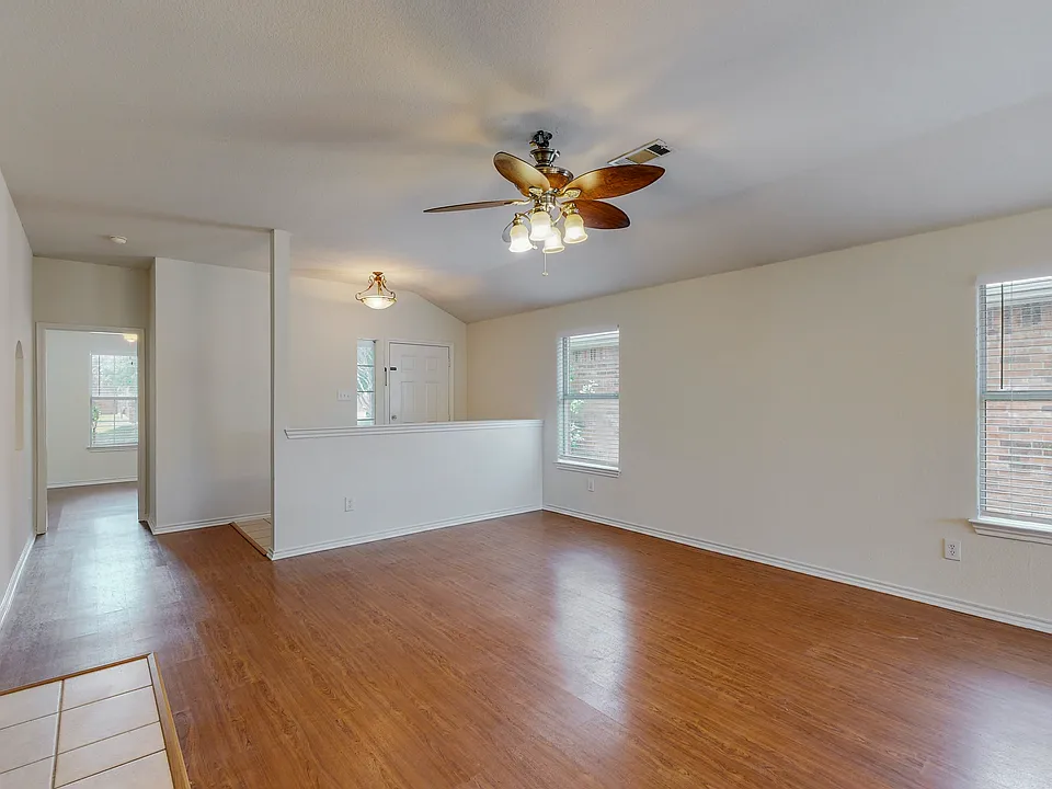 3206 Candlebrook Dr