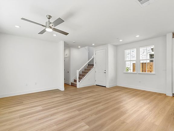 4th image of 407 Caravaggio Cir