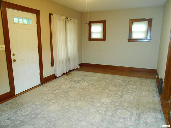 3rd image of 220 E Main St