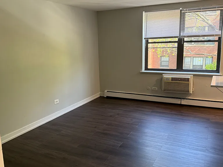 5742 N Kenmore Ave #317 — Photo 1