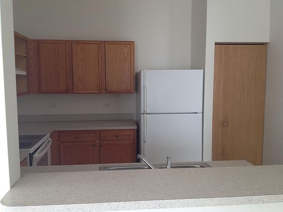 3rd image of 717 Silverstone Dr