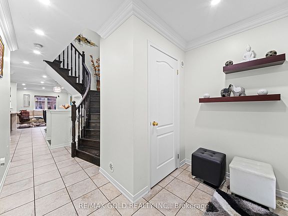 3rd image of 35 Davenhill Rd