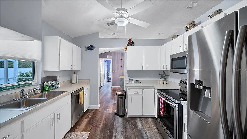 3 bed, 2.0 bath, 1933 sqft, $3,200 — Photo 2