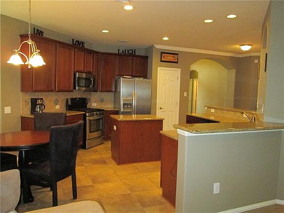 5th image of 616 Montgomery Dr