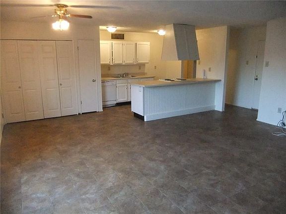 4th image of 7433 Sandhurst Ln S