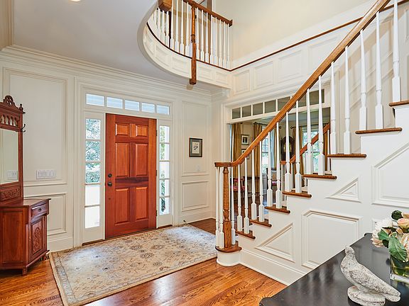 157 Compo Road South