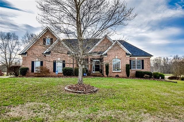 1st image of 136 Fox Den Cir