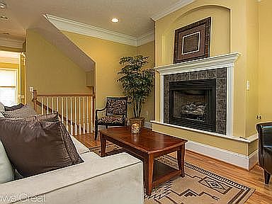 2nd image of 3811 Greenway Dr SW