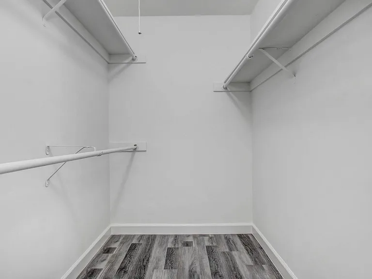1342 Wellesley Ave — Photo 15