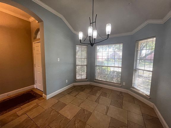 3rd image of 1525 Vista Bend Dr