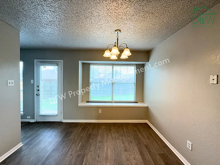 704 Inglewood Trl — Photo 10