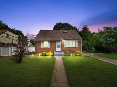 37 9th Street, Hicksville, NY, 11801