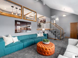 16012 O Cir, Omaha, NE 68135