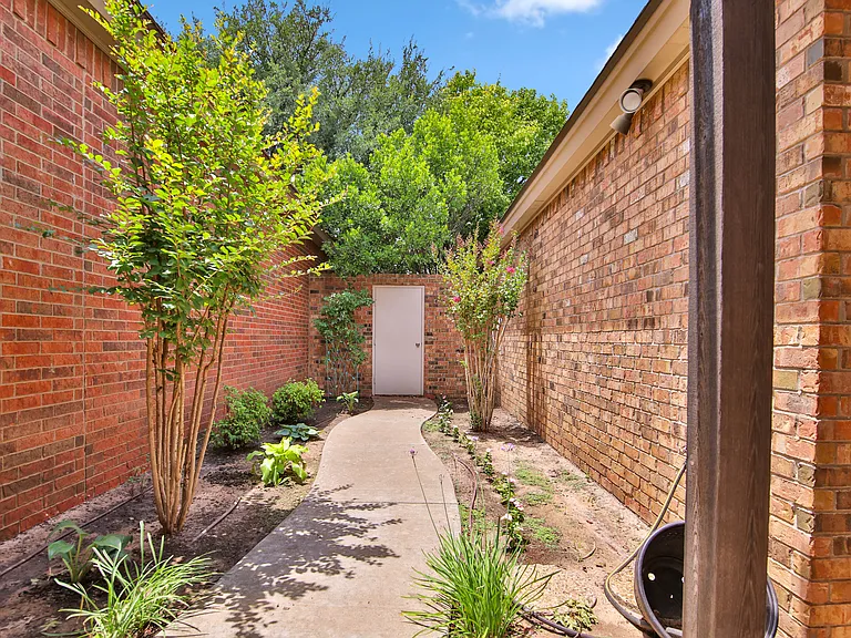 9201 York Pl — Photo 23