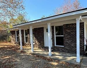 1st image of 205 Woodstock Ln