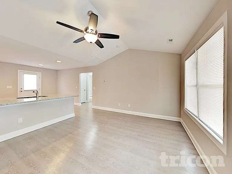 603 Foster St — Photo 4