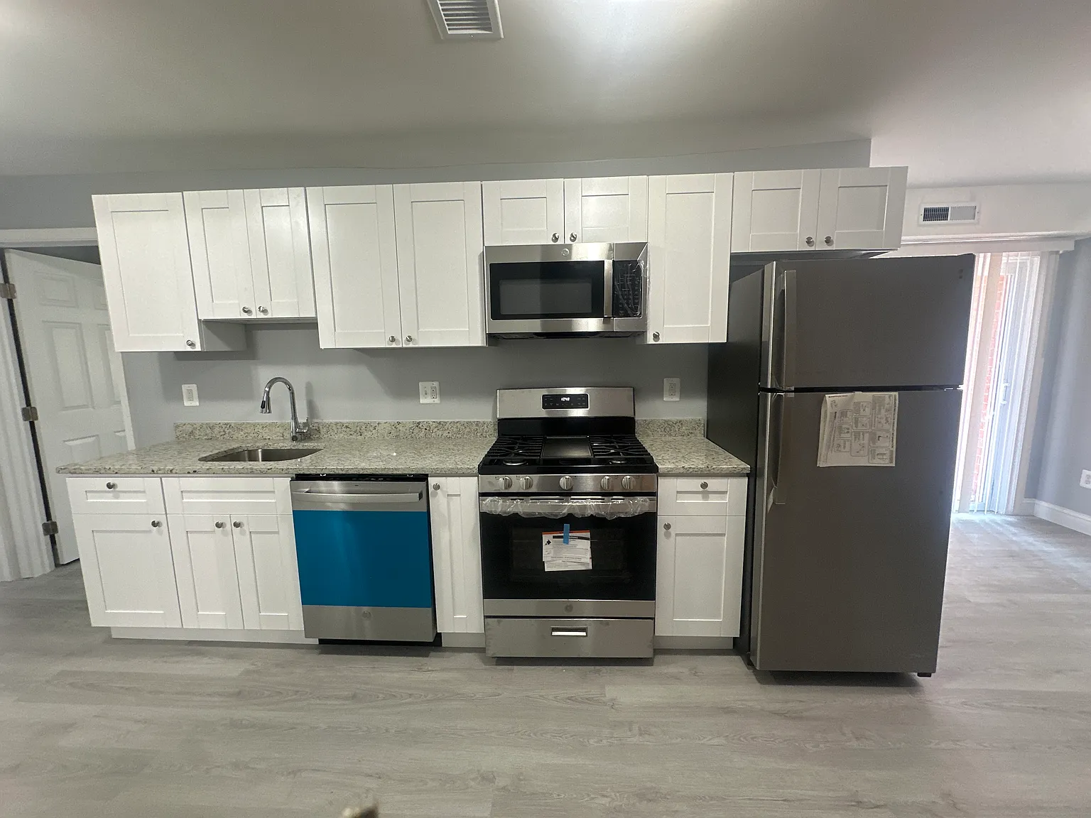 4 bed, $2,395 — Photo 2