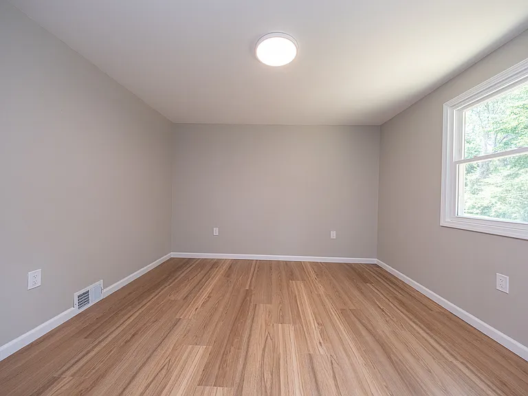 734 Millers Run Rd — Photo 14