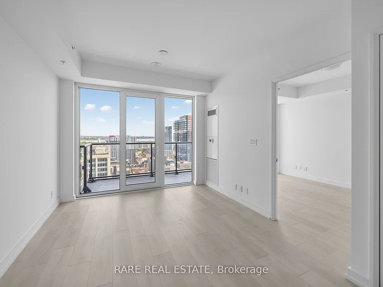 75 James St S #2104 — Photo 4