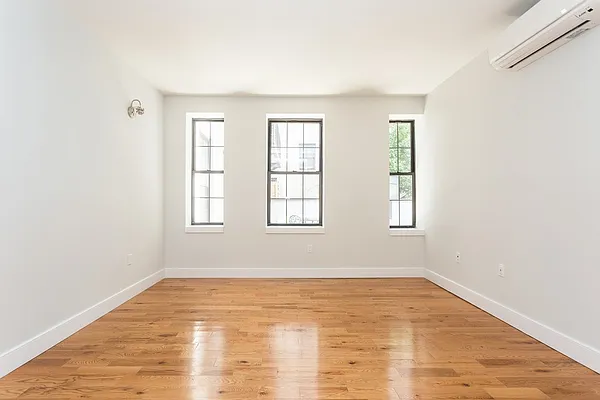 Rented by MNS | media 77