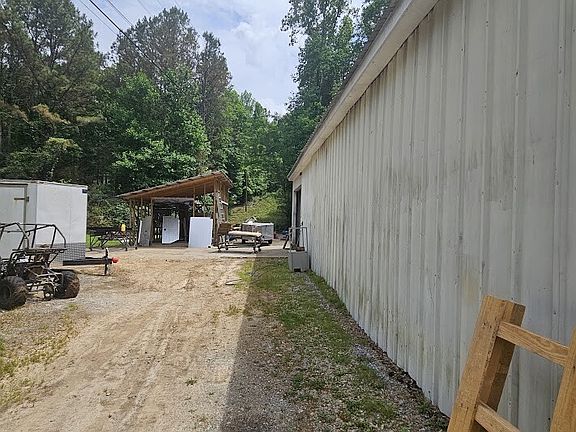 4th image of 865 Lumber Company Rd