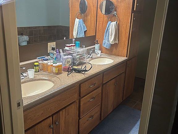 5th image of 804 Clover Ln