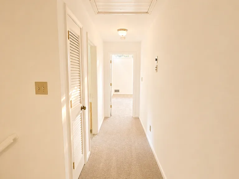 1690 Manhasset Dr — Photo 12