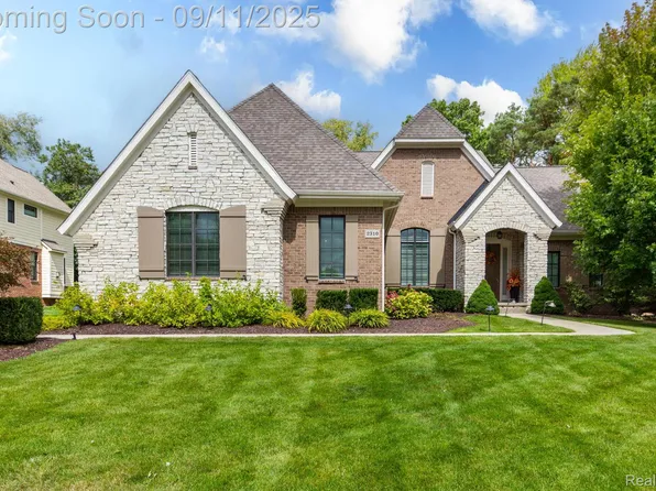 2310 Medinah Ct, Commerce Township, MI 48382