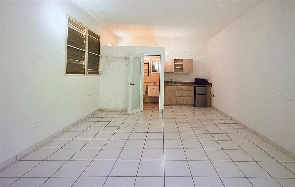 Studio, 1.0 bath, $850 — Photo 4