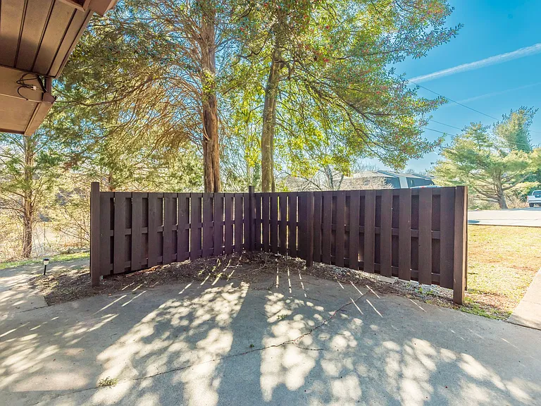 502 Cedartop Ln #B — Photo 22