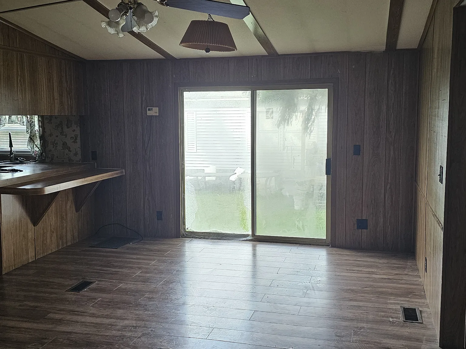 3 bed, $1,200 — Photo 2