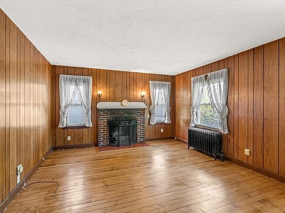 2nd image of 351 Pearl St