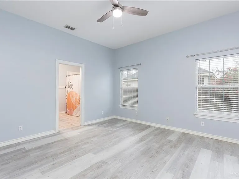 708 S Excalibur St — Photo 4