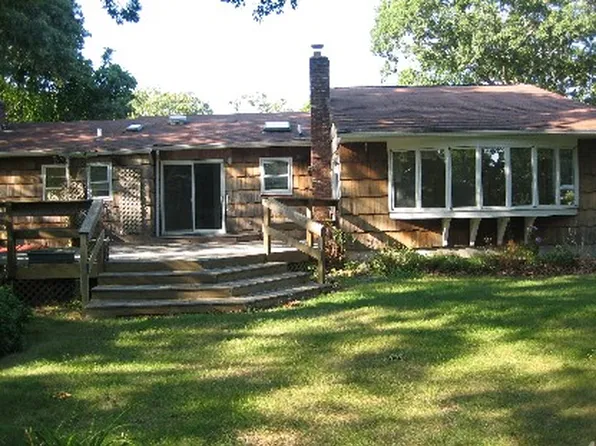 https://photos.zillowstatic.com/fp/7a8b5de47cdb029af3441f3a2be50302-p_e.webp
