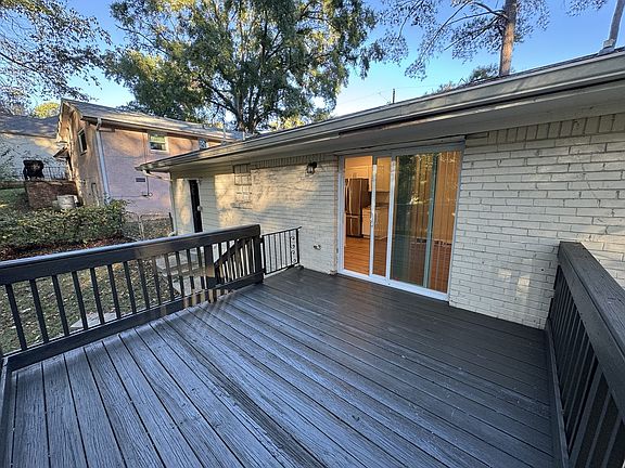 3rd image of 2791 Knollview Dr