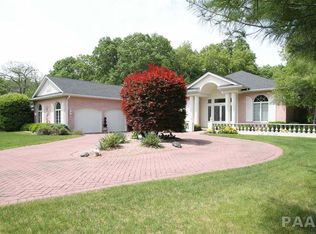 131 Maple Ridge Dr, Morton, IL 61550