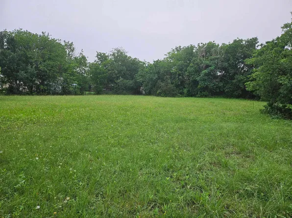 631 Live Oak St, Meridian, TX 76665