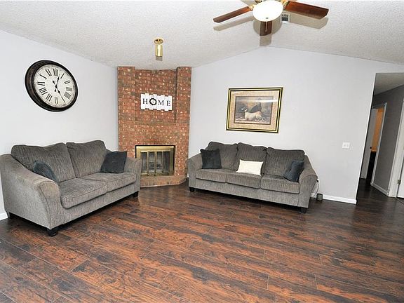 3rd image of 1788 Rosewood Ln