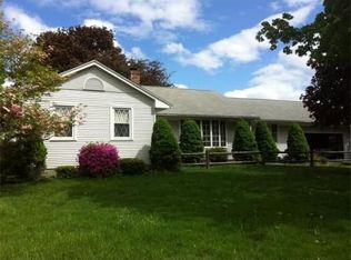 6 Pleasant View Dr, Hatfield, MA 01038