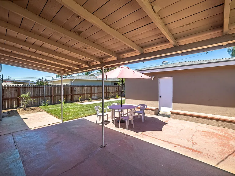 521 E Date St — Photo 30