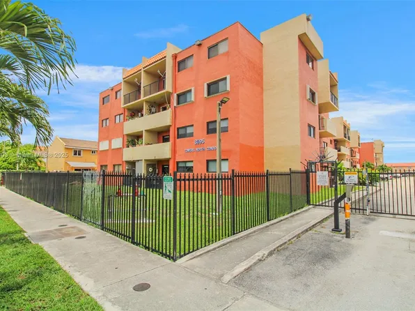 8095 NW 8th St APT 209, Miami, FL 33126